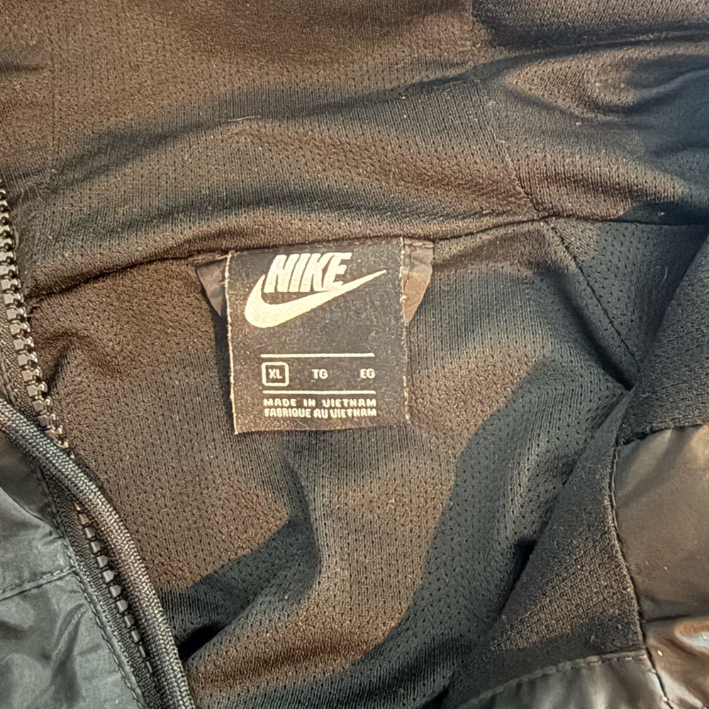Nike Men's Black Windbreaker Jacket - Picture 2 of 2